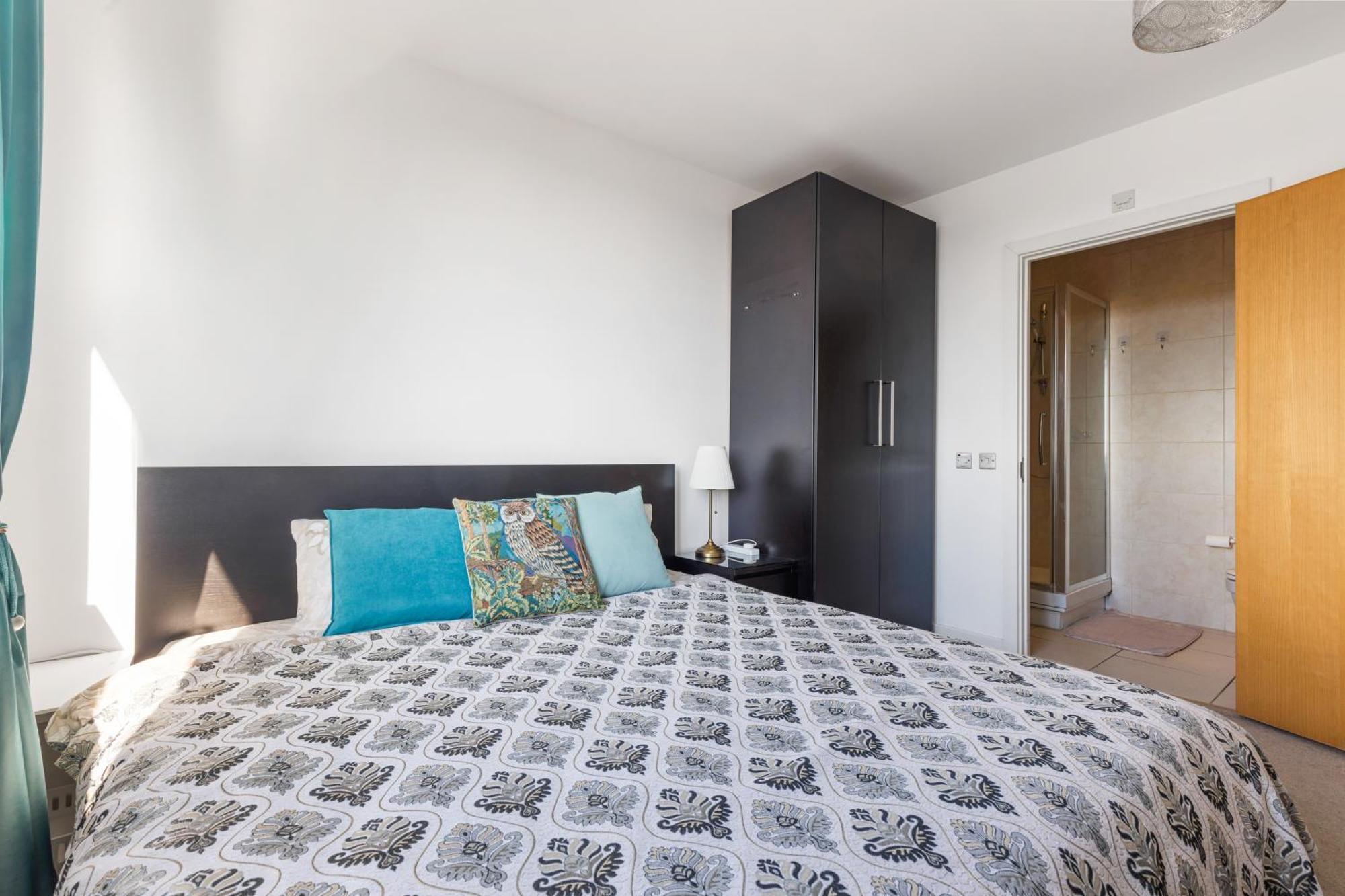 View Apartment, Short Walk To Tower Bridge, Free Parking