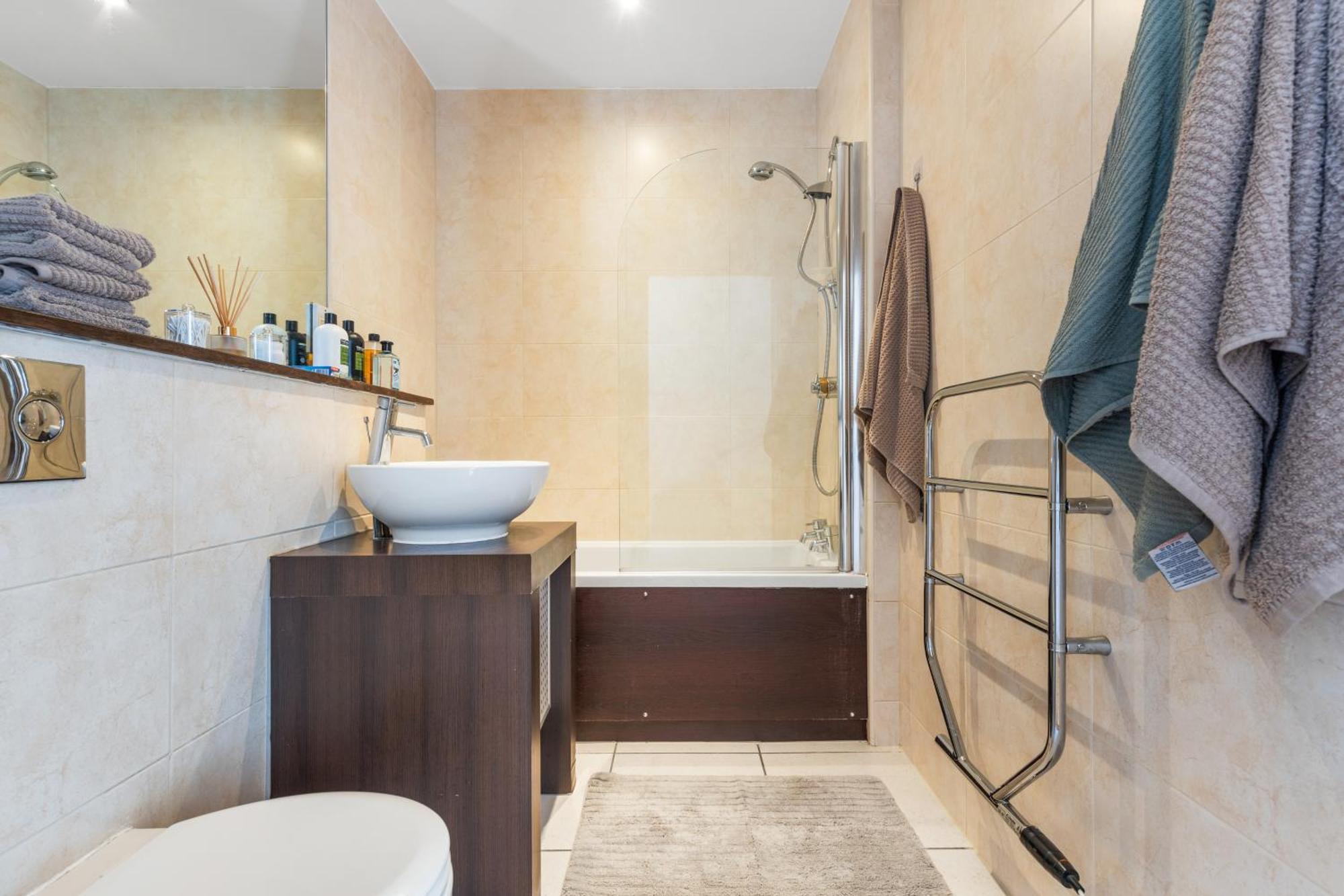 View Apartment, Short Walk To Tower Bridge, Free Parking Appartement